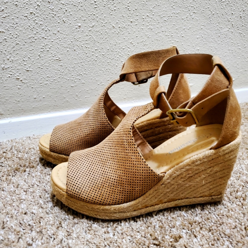 Platform sandals size 7